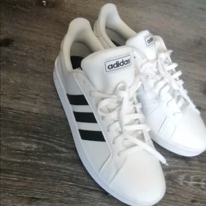 Selling completely new adidas shoes, size 10